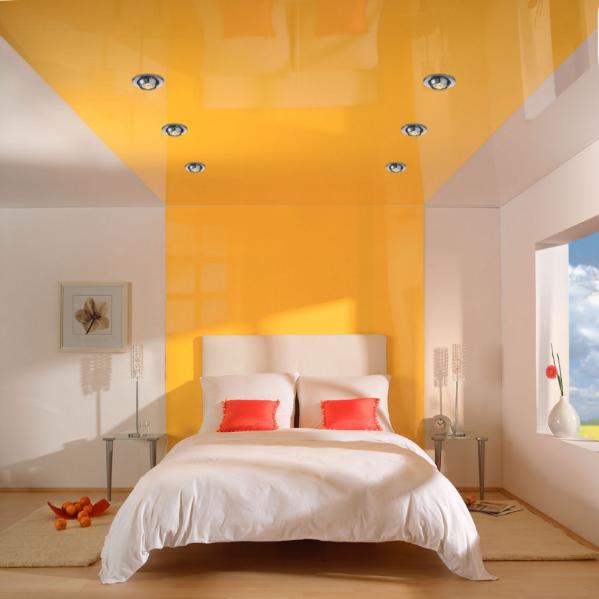 Дизайн спален: потолки
